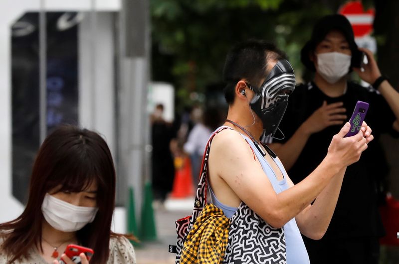 Japan's KDDI shares slide nearly 4% after giant mobile network outage