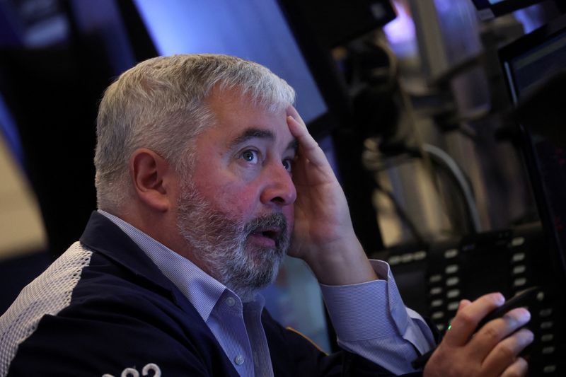S&P 500, Nasdaq end higher as investors eye economic path
