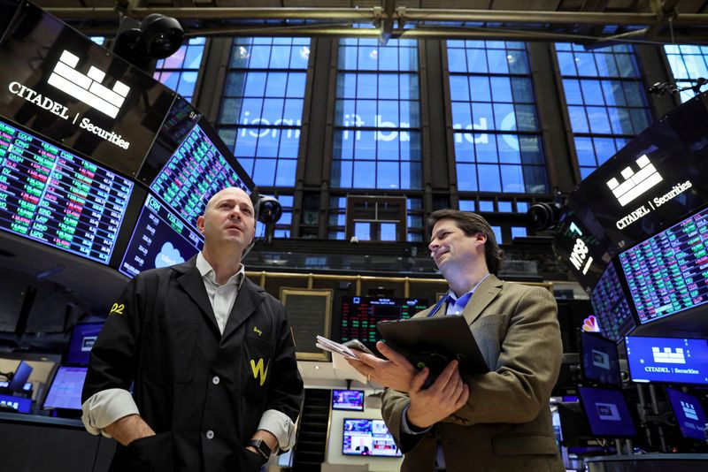 Stock Market Today: Dow Slips But Ends Well Above Lows on Big Tech Bounce