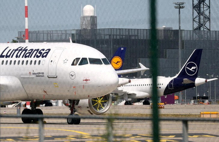 Lufthansa staff call for an end to cost-cutting amid airport chaos