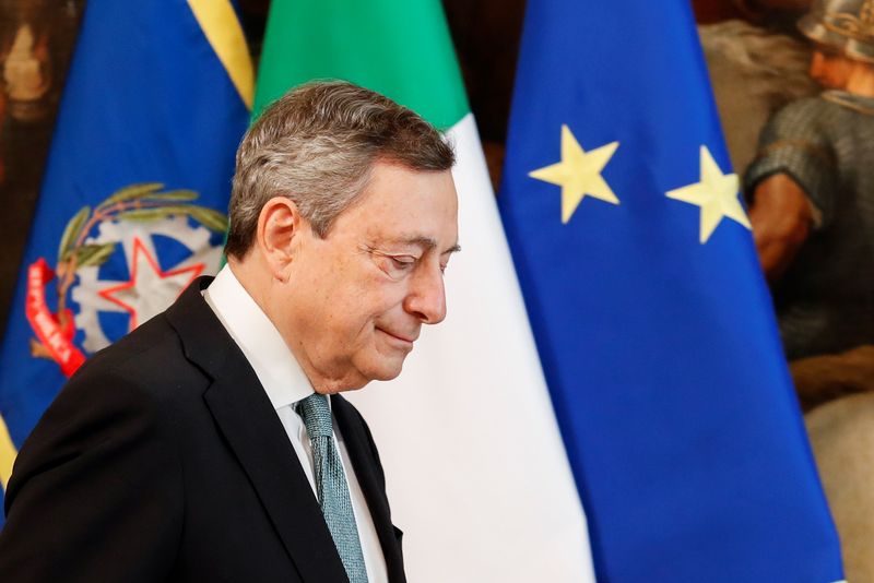 European Stocks Lower; Italian Political Crisis Weighs
