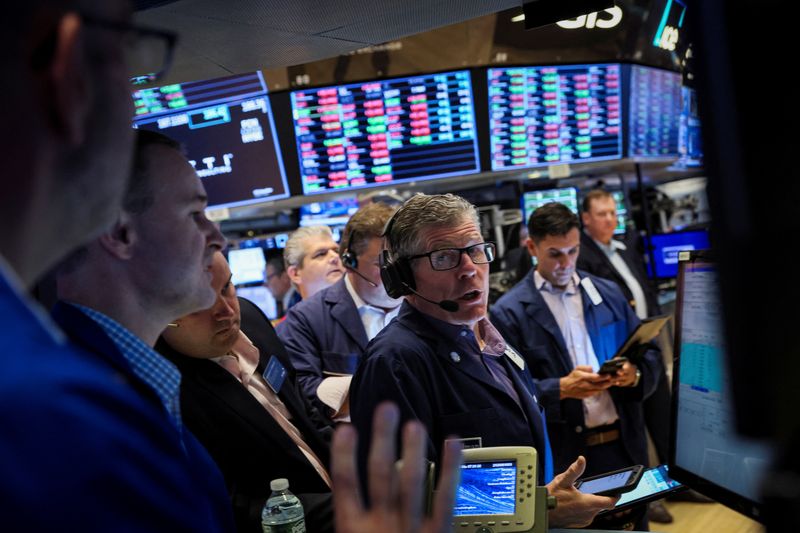 Indexes drop as Walmart profit warning spooks investors