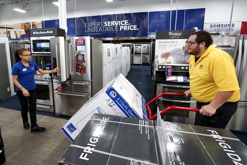 Best Buy Cuts Q2 and 2023 Results Estimates, Shares Down 3%