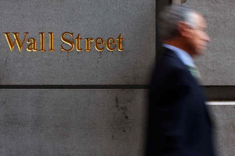 Dow futures trade flat, retail earnings in focus