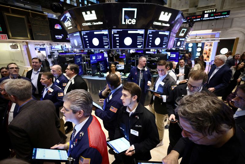 Stocks close slightly up after prior week's selloff