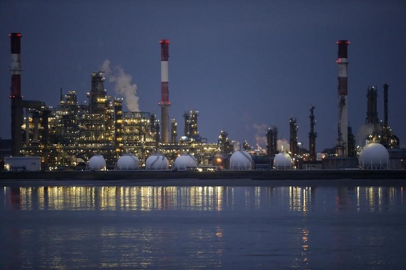 Oil rally cools as markets weigh OPEC+ cut, manufacturing slowdown